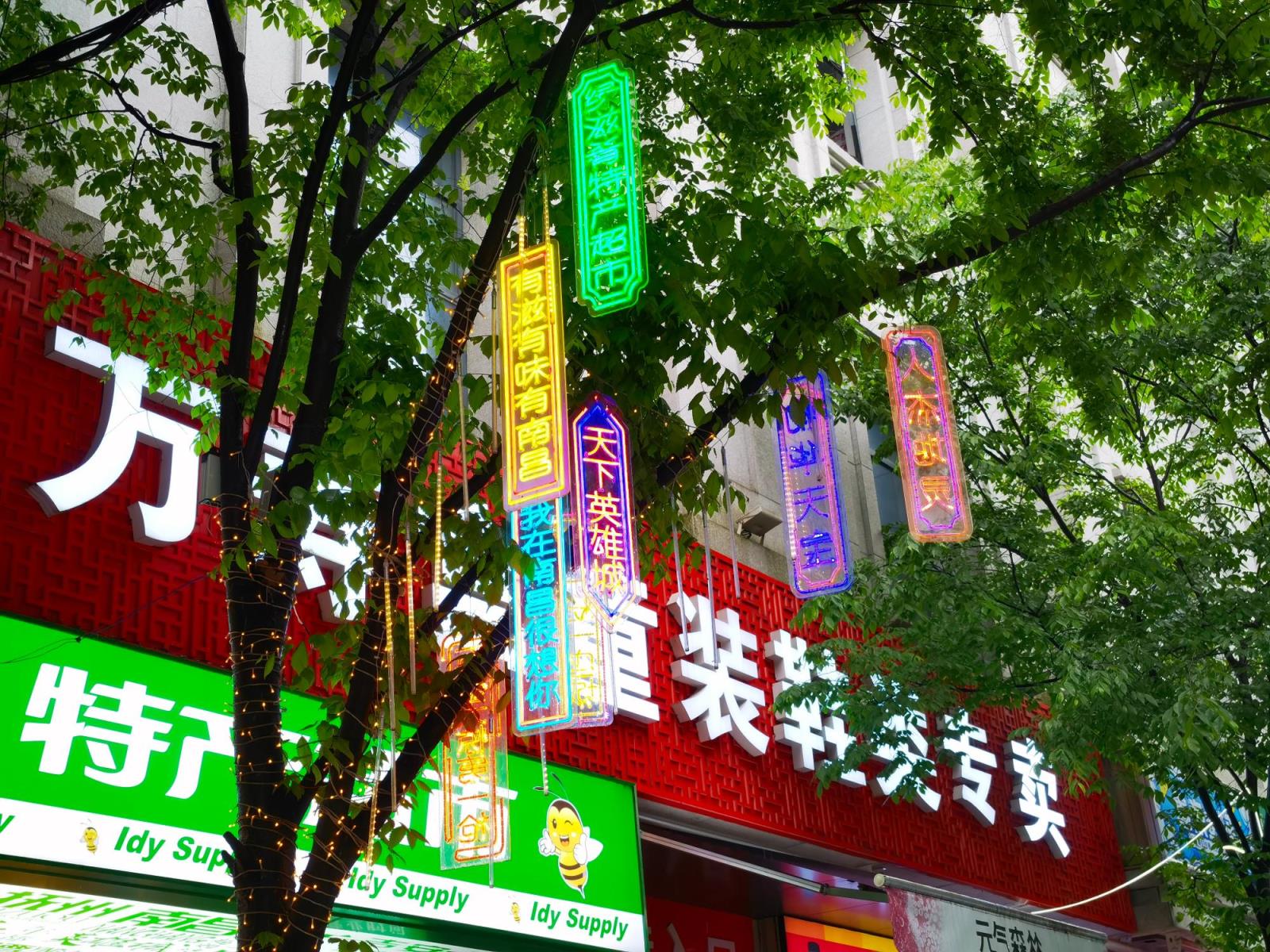 来袭！香烟批发店多少钱起步“侃侃而谈”