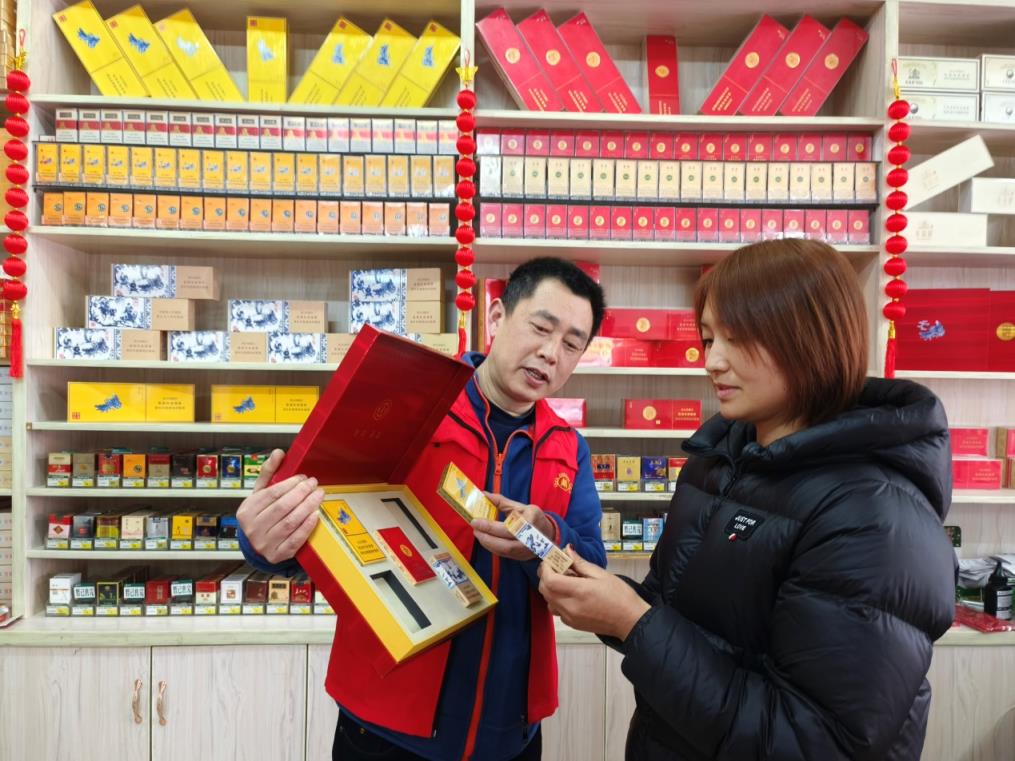 最新头条！烟专卖店批发零售“荣华富贵”-烟架子