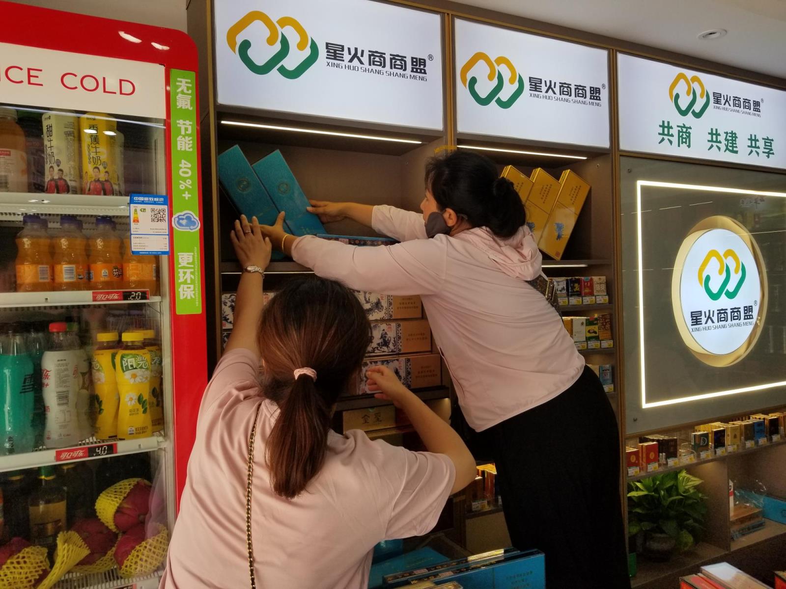 独家报道！在哪里找仿品厂家直销店“点头哈腰”